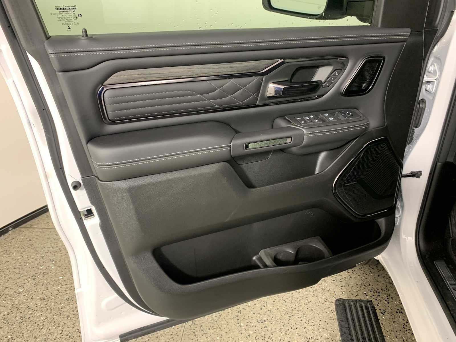 2025 RAM Ram 1500 RAM 1500 LIMITED CREW CAB 4X4 5'7' BOX