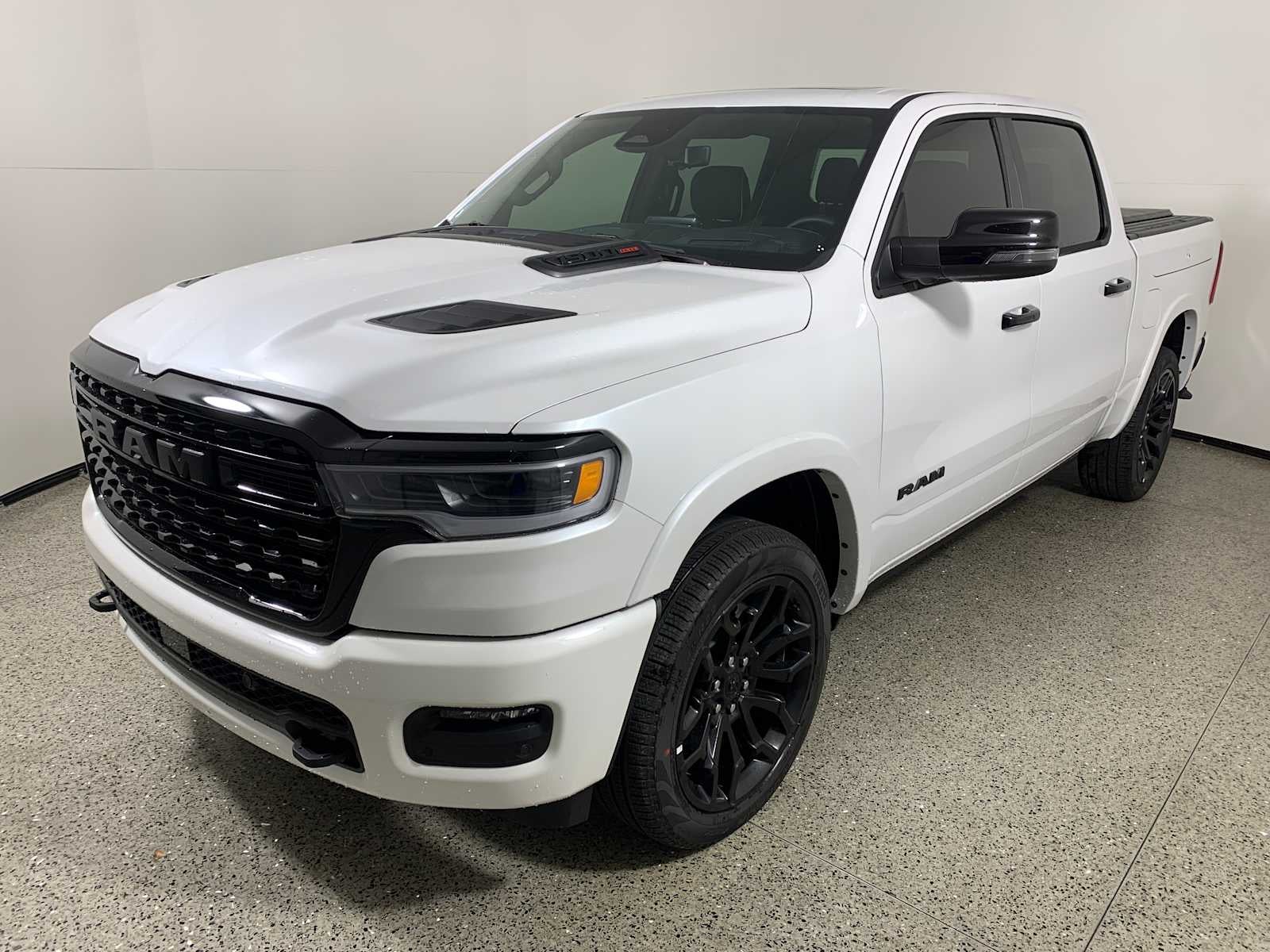 2025 RAM Ram 1500 RAM 1500 LIMITED CREW CAB 4X4 5'7' BOX