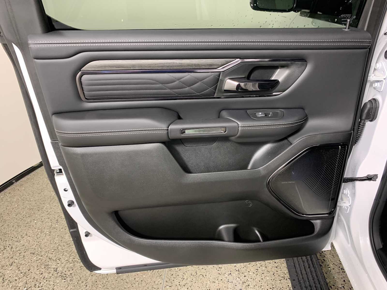 2025 RAM Ram 1500 RAM 1500 LIMITED CREW CAB 4X4 5'7' BOX