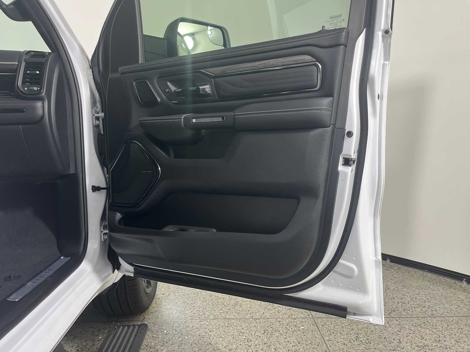 2025 RAM Ram 1500 RAM 1500 LIMITED CREW CAB 4X4 5'7' BOX