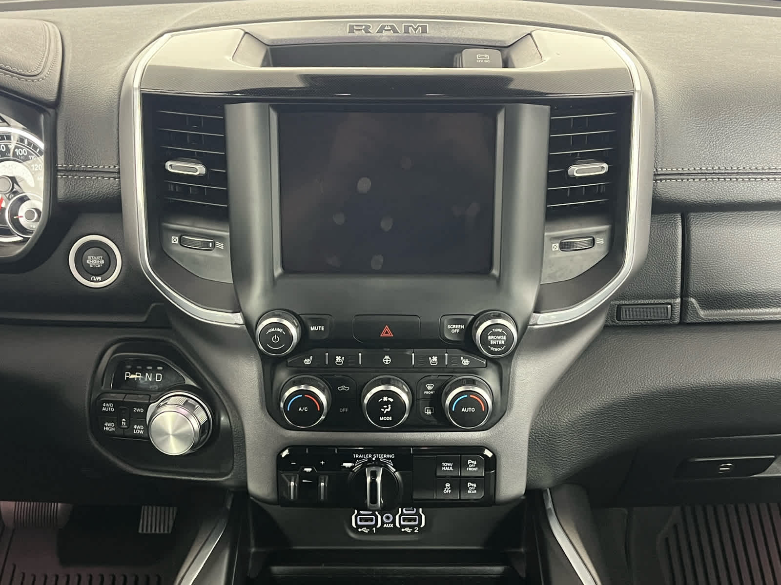 2022 RAM 1500 Laramie Crew Cab 4x4 5'7' Box