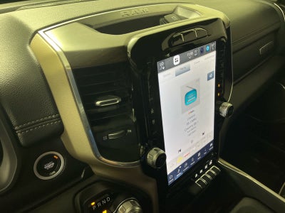 2022 RAM 1500 Laramie Crew Cab 4x4 5'7' Box