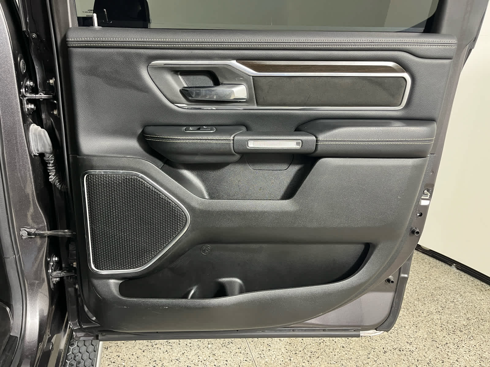 2022 RAM 1500 Laramie Crew Cab 4x4 5'7' Box