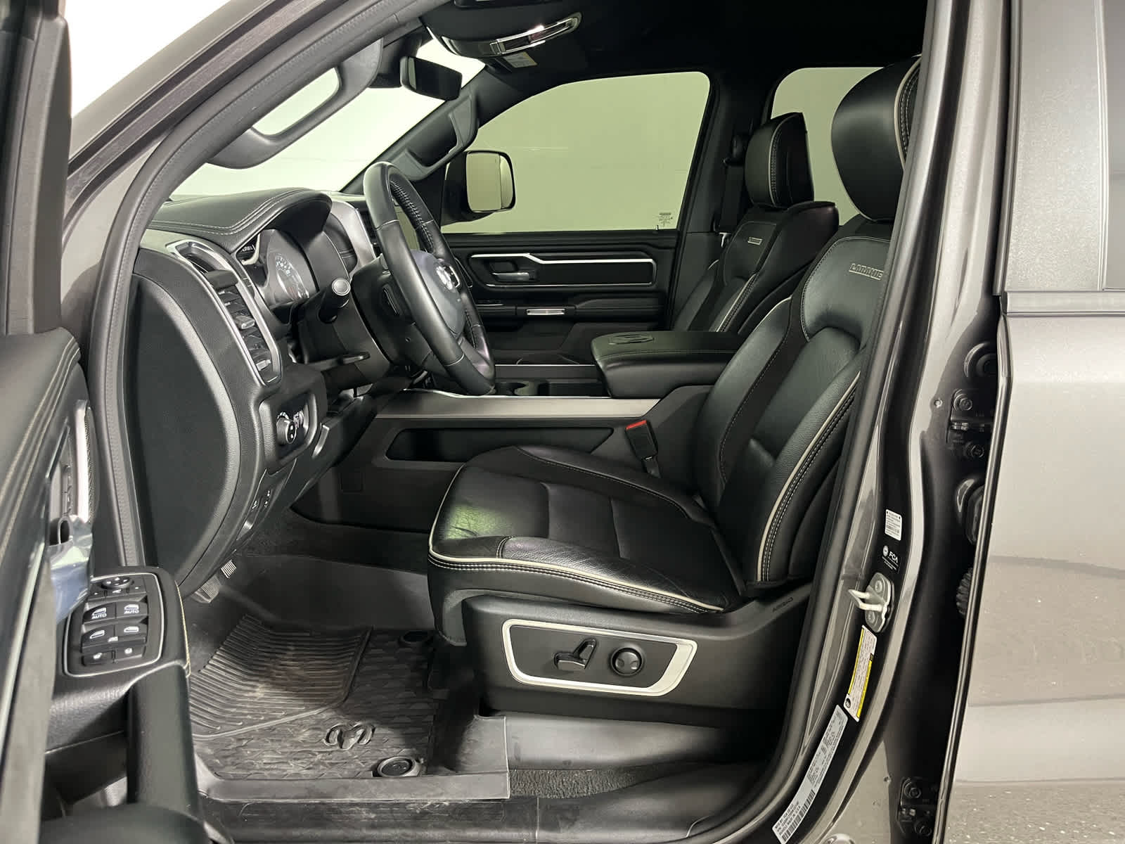 2024 RAM 1500 Laramie Crew Cab 4x4 5'7' Box