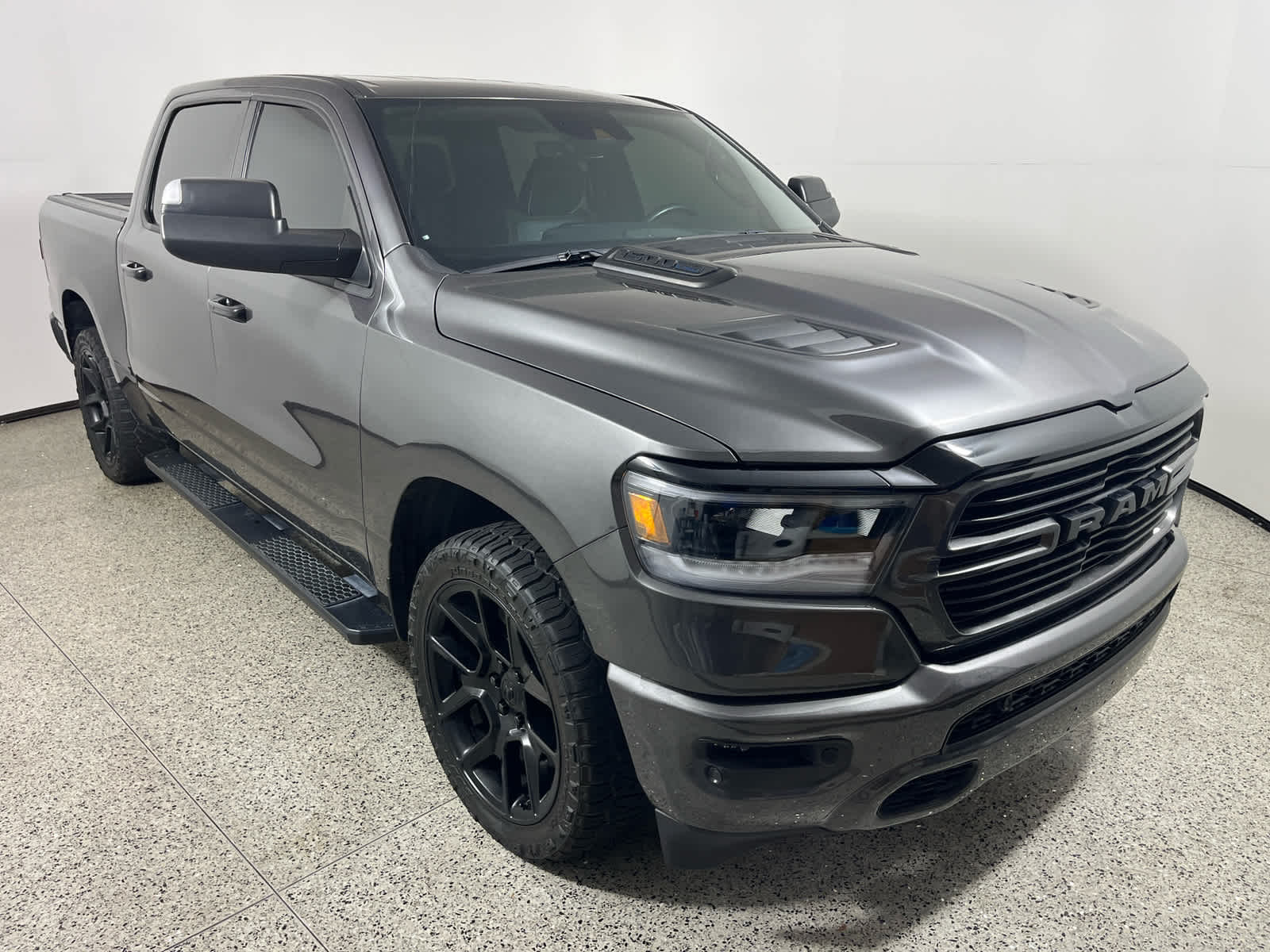 2024 RAM 1500 Laramie Crew Cab 4x4 5'7' Box