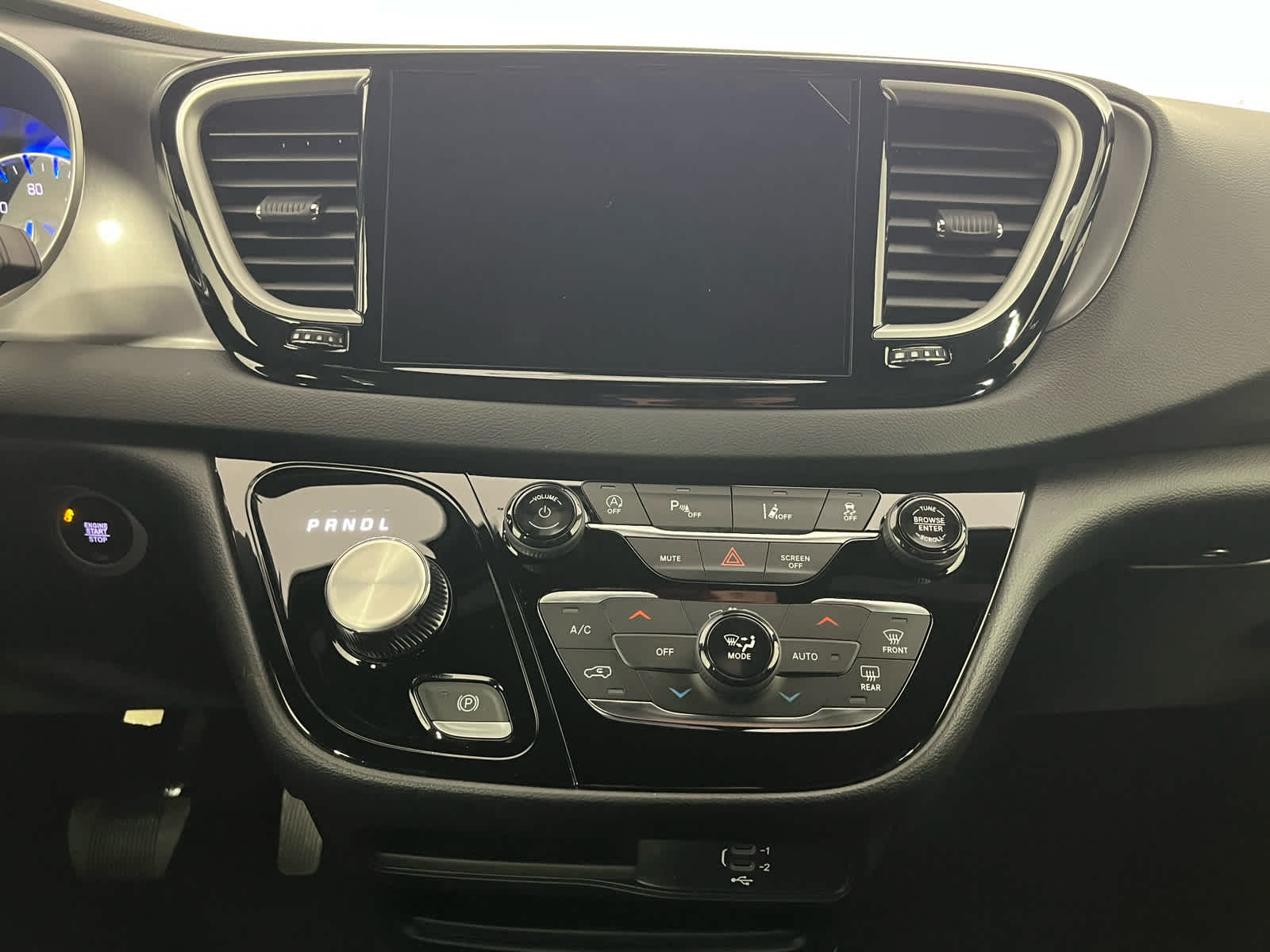 2026 Chrysler Voyager VOYAGER LX