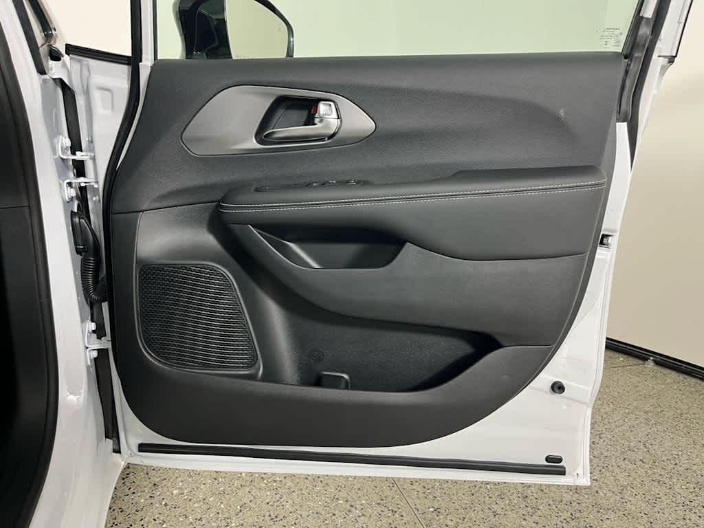 2026 Chrysler Voyager VOYAGER LX