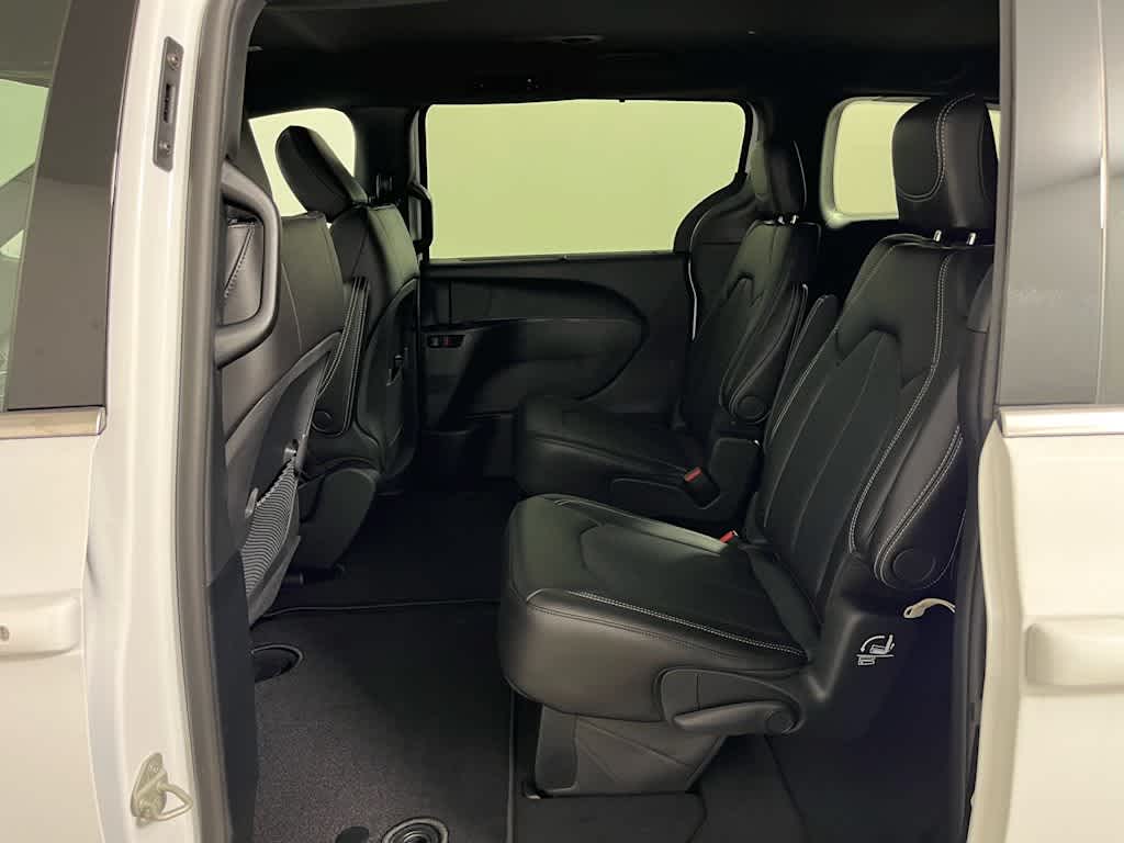 2026 Chrysler Voyager VOYAGER LX