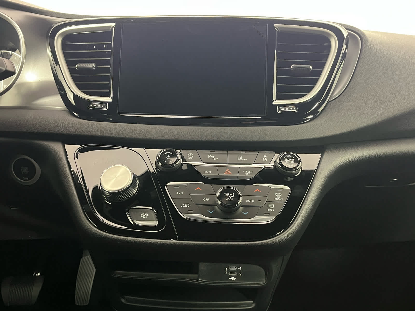 2026 Chrysler Voyager VOYAGER LX