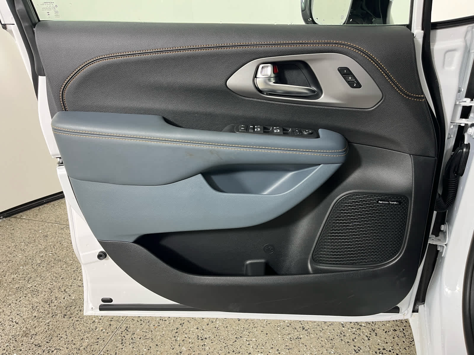 2027 Chrysler Pacifica Pinnacle