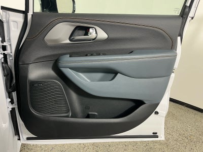 2027 Chrysler Pacifica Pinnacle