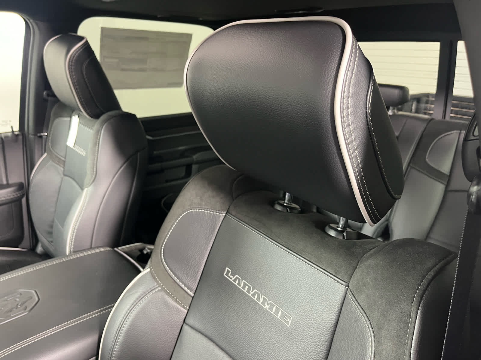 2026 RAM Ram 3500 RAM 3500 LARAMIE CREW CAB 4X4 6'4' BOX