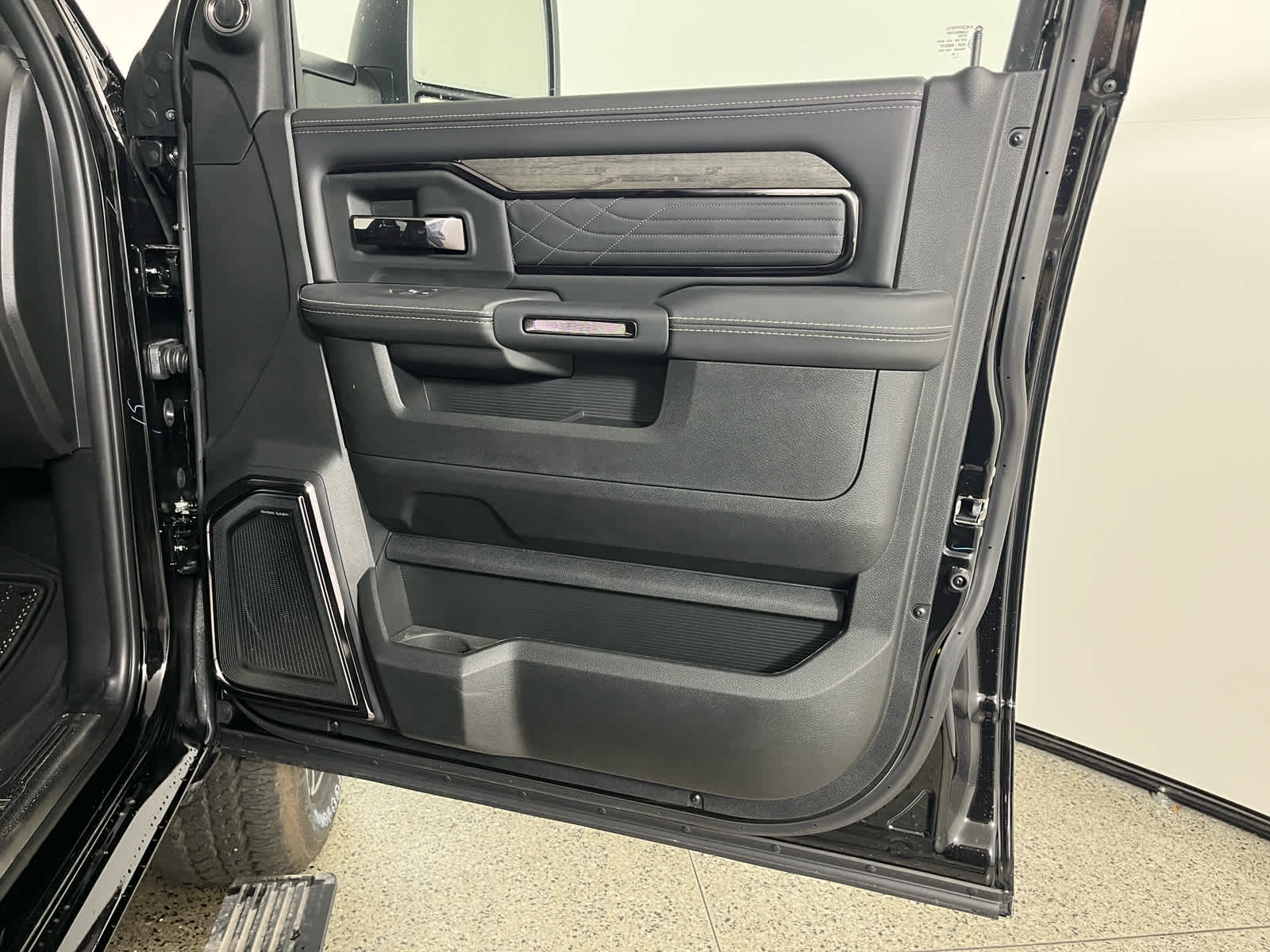 2025 RAM Ram 2500 RAM 2500 LIMITED CREW CAB 4X4 6'4' BOX