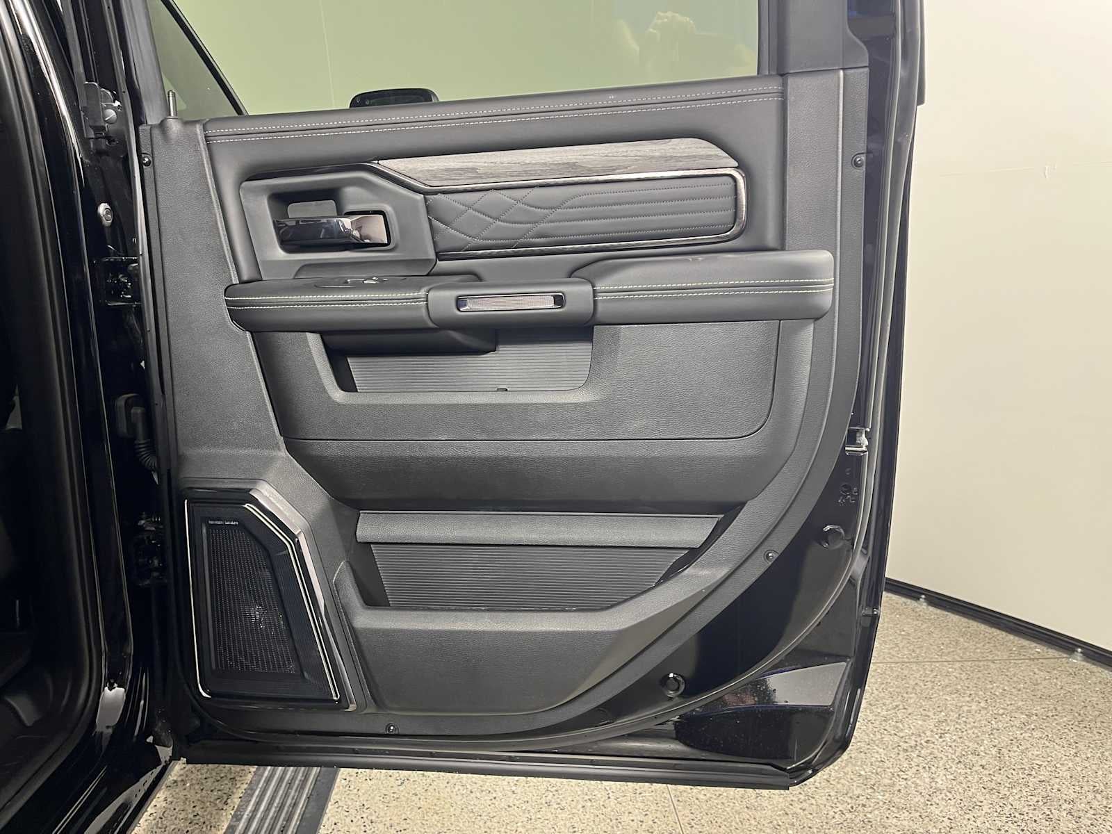 2025 RAM Ram 2500 RAM 2500 LIMITED CREW CAB 4X4 6'4' BOX