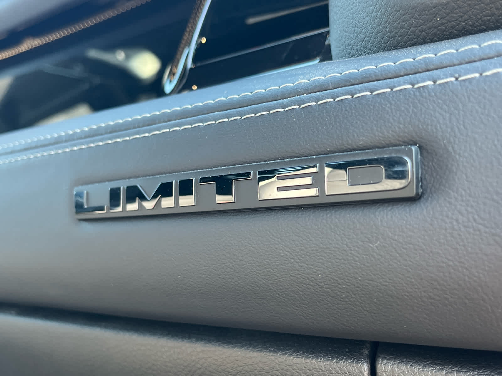 2025 RAM Ram 3500 RAM 3500 LIMITED CREW CAB 4X4 8' BOX