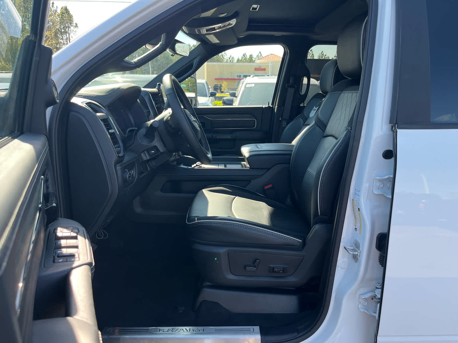 2025 RAM Ram 3500 RAM 3500 LIMITED CREW CAB 4X4 8' BOX