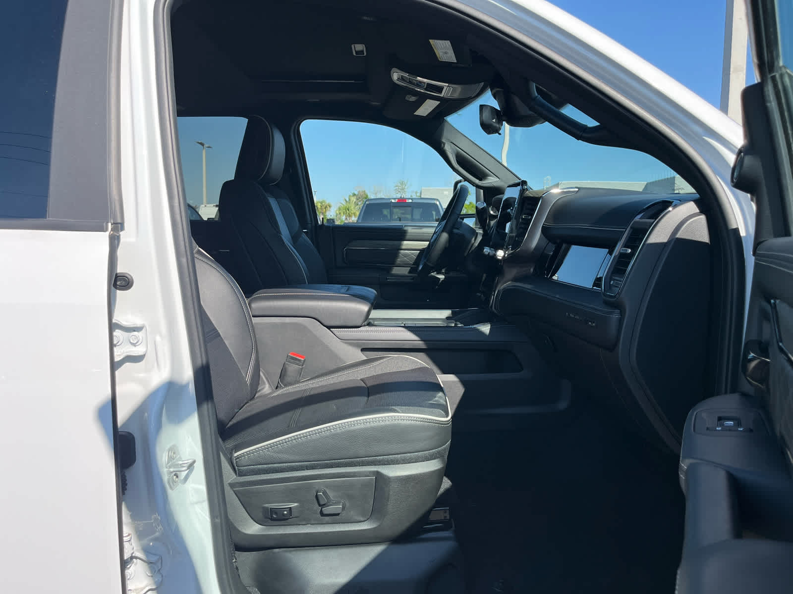 2025 RAM Ram 3500 RAM 3500 LIMITED CREW CAB 4X4 8' BOX