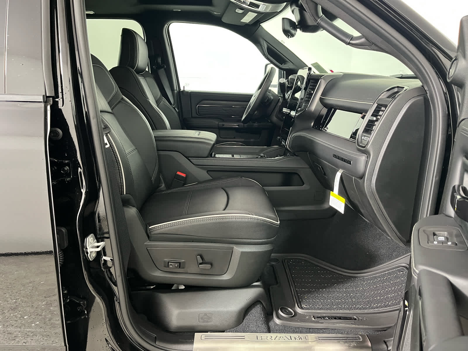 2026 RAM Ram 3500 RAM 3500 LIMITED CREW CAB 4X4 8' BOX