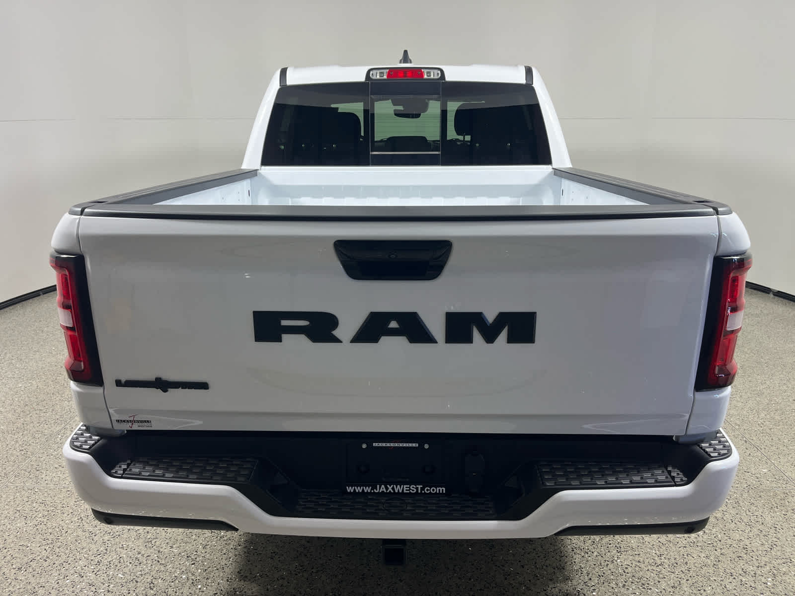 2025 RAM Ram 1500 RAM 1500 LONE STAR CREW CAB 4X2 5'7' BOX