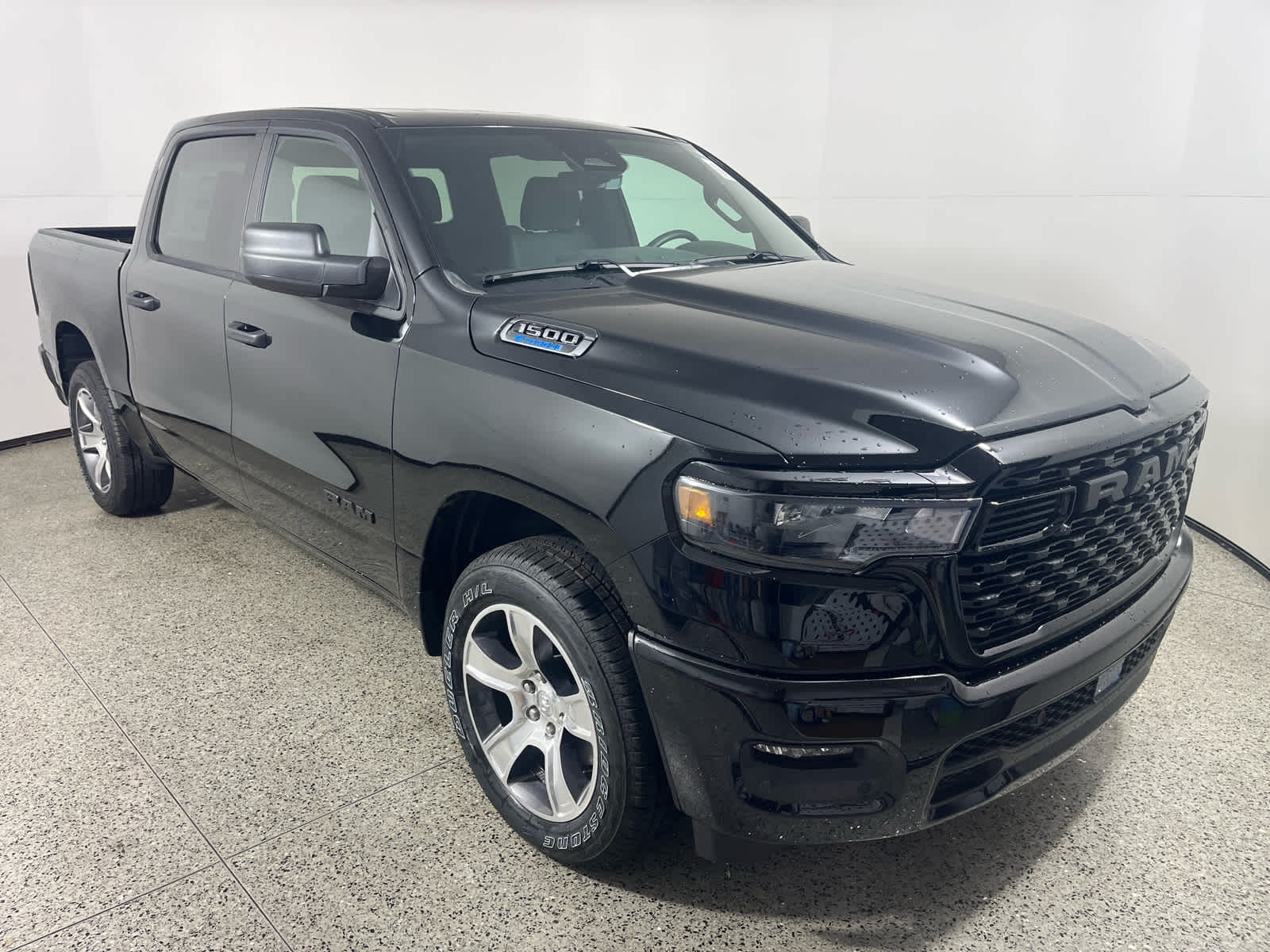 2025 RAM Ram 1500 RAM 1500 TRADESMAN CREW CAB 4X2 5'7' BOX