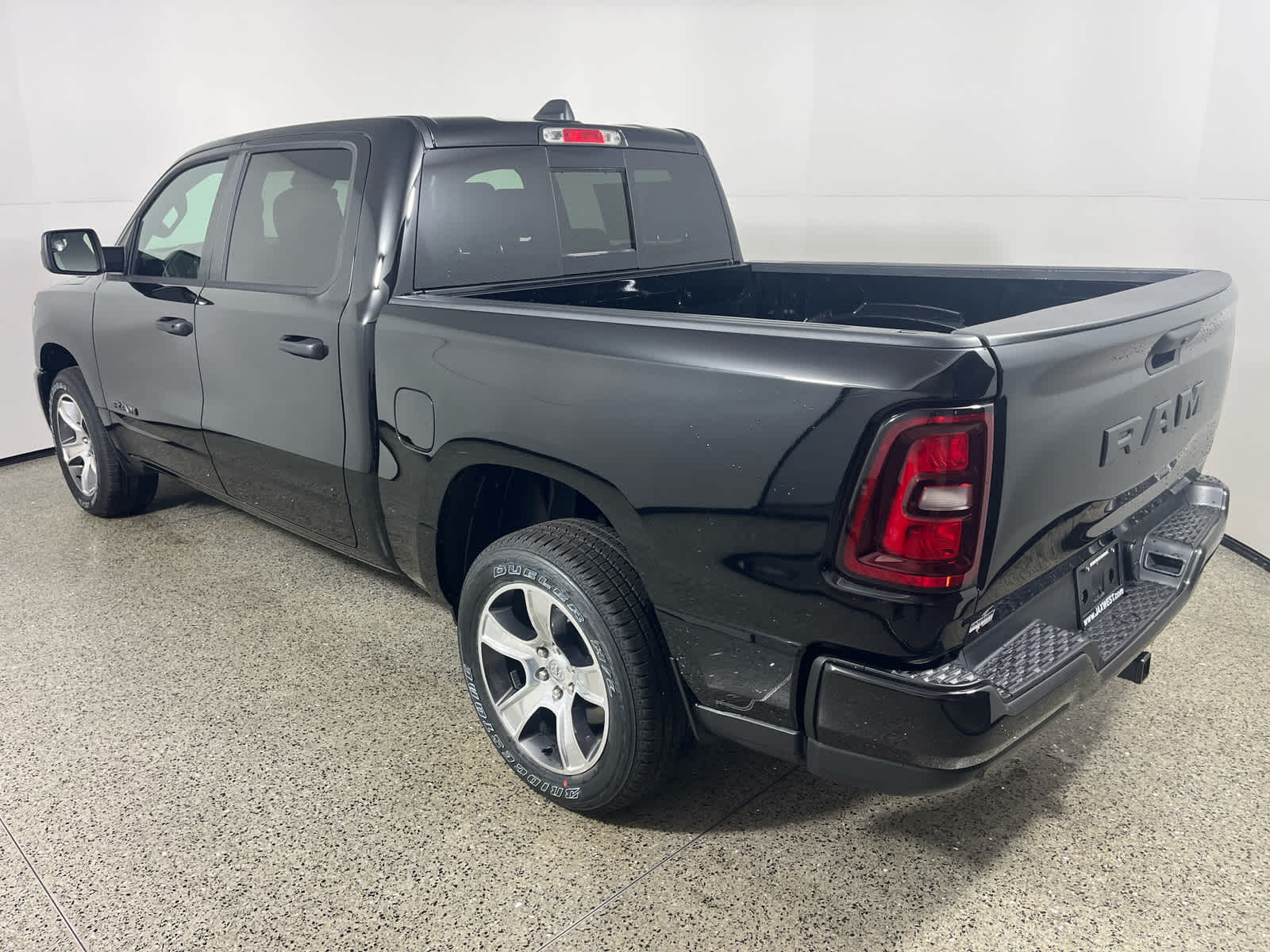 2025 RAM Ram 1500 RAM 1500 TRADESMAN CREW CAB 4X2 5'7' BOX