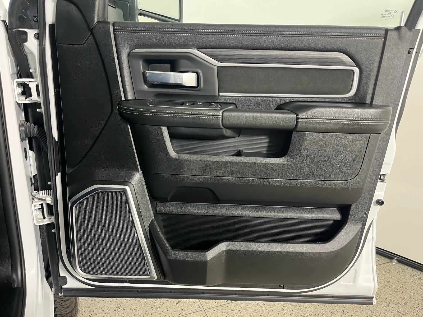 2024 RAM 2500 Laramie Crew Cab 4x4 6'4' Box