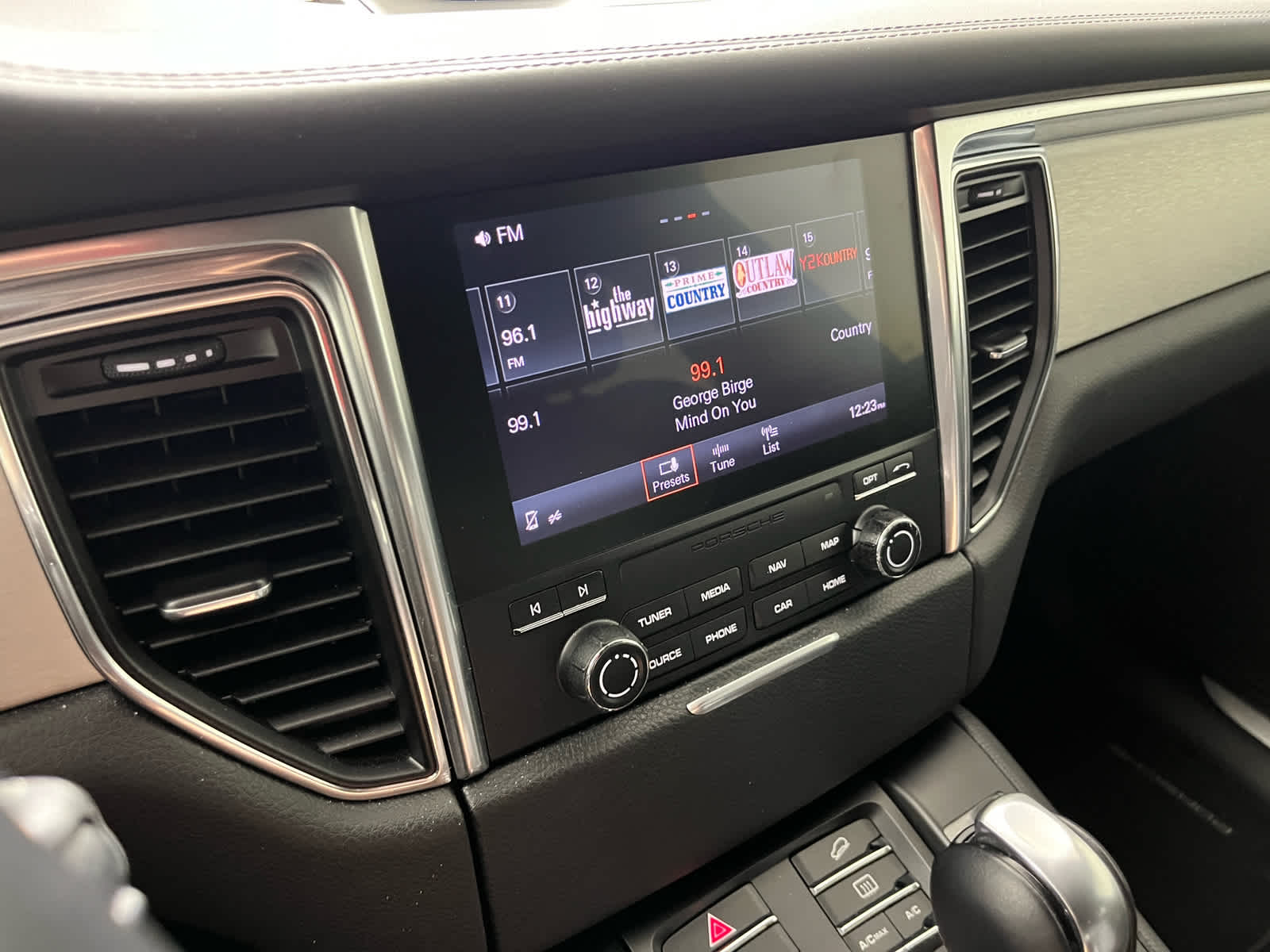 2017 Porsche Macan Turbo